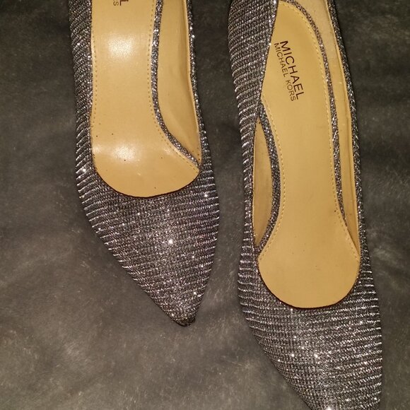 Michael Kors Dorothy Flex pumps with a glitter chain mesh finish. - Picture 2 of 5